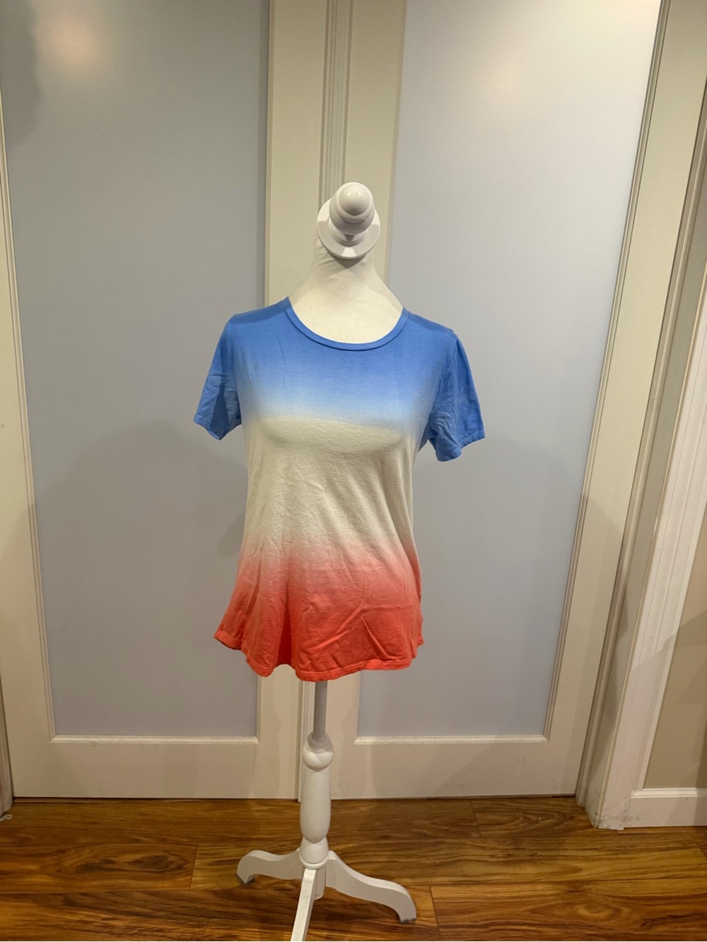 Old Navy Blue White Coral Ombre Short Sleeve Tee